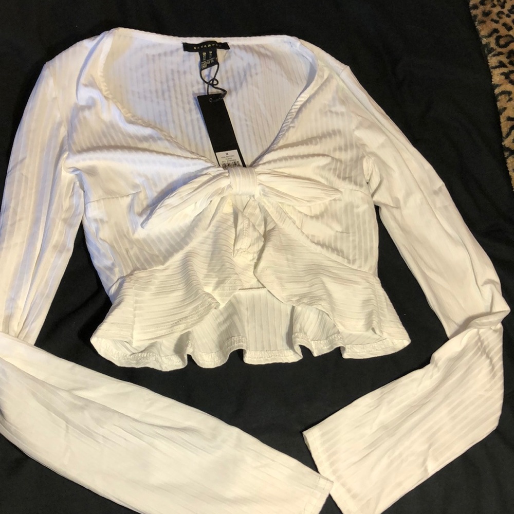 🌸2 for 15🌸 White long sleeve crop with bow